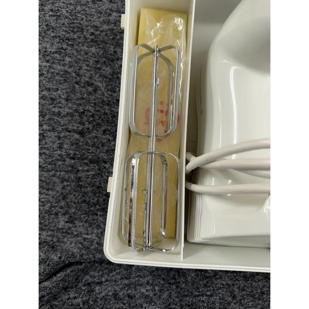Vintage Hamilton Beach 5 Speed Hand Mixer Model 62577 With Storage Case Beaters